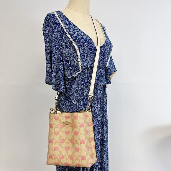 Coach CP056 Mollie Bucket Bag 22 In Signature Canvas IN Light Khaki Chalk Multi - Picture 1 of 7